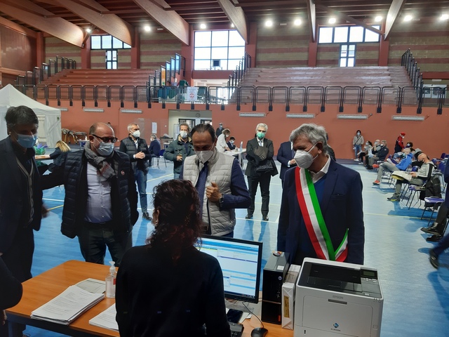 Visita del Presidente Cirio al centro vaccinale del Palalancia